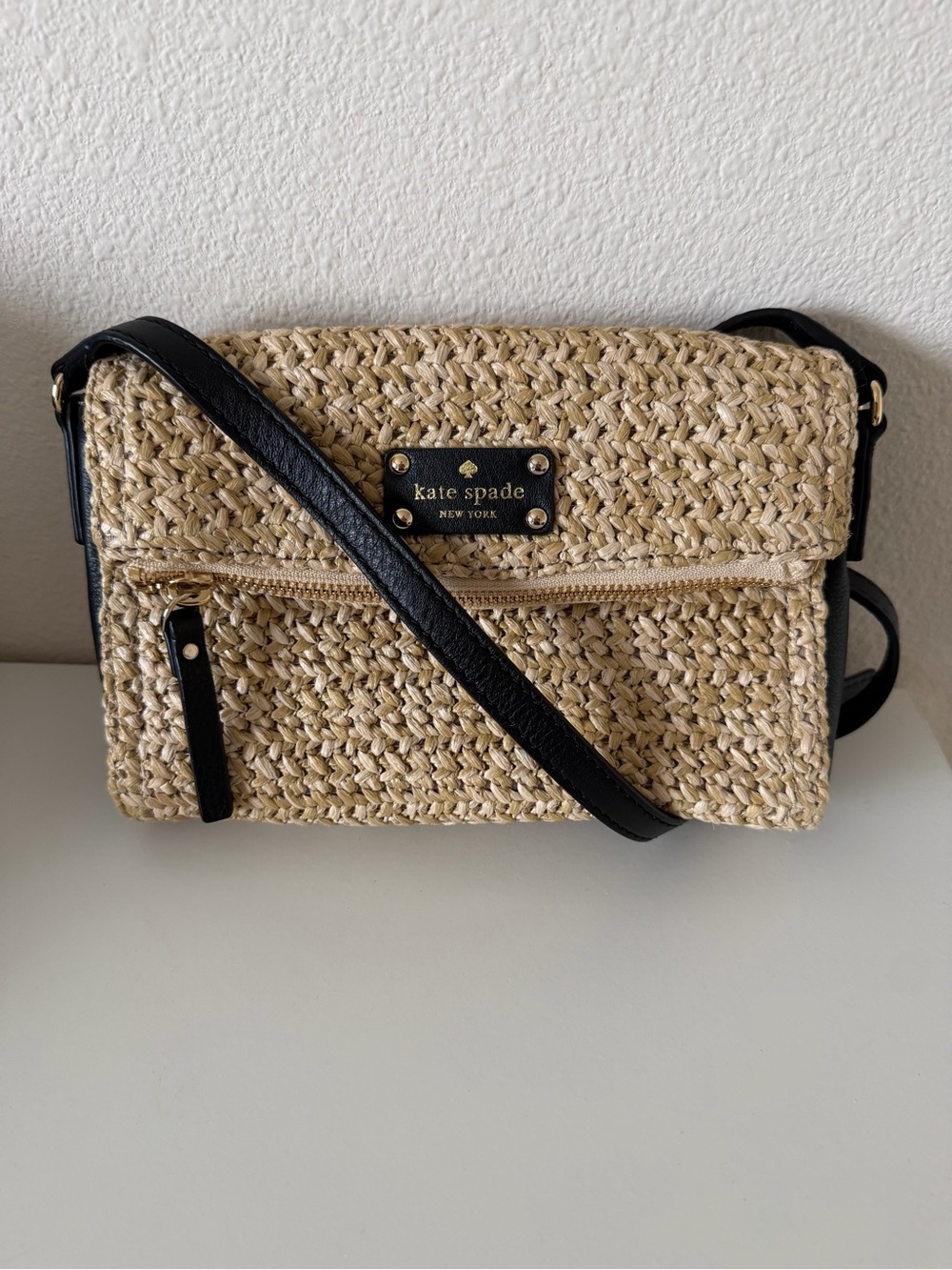 New Kate Spade Mini Carson Cobble Hill Straw Crossbody Bag in Natural and Black